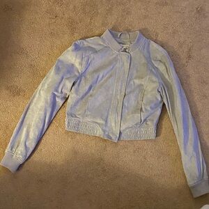 Delia’s light grey jacket